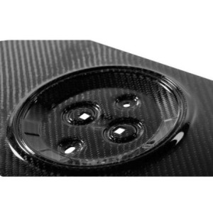 FORD MUSTANG 2010-2014 PANNEAU DE GARNITURE DE COFFRE EN FIBRE DE CARBON AVEC TROUS POUR EMBLÈME Trufiber Taillight Panel With E